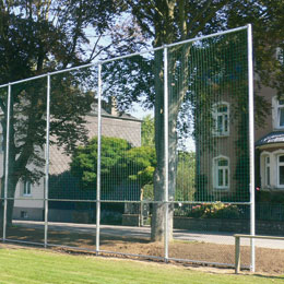 Ballfang- und Begrenzungszune