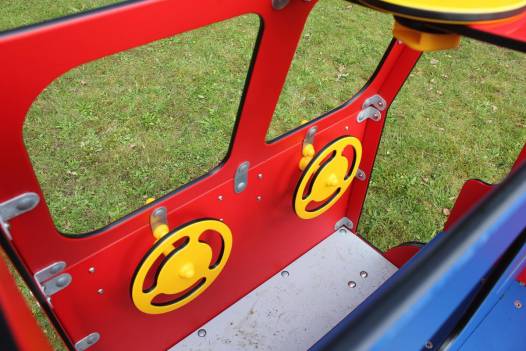 Feuerwehrauto mit Federn