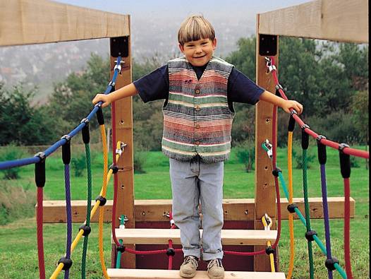 Netzbrcke mit zustzlichen Holzsprossen, per lfd.m.