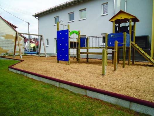 Gummigranulatberzug fr Beton Rabatten 60 mm