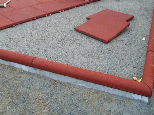 Gummigranulat�berzug f�r Beton Rabatten 80 mm