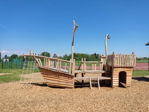 Spielschiff Robinie