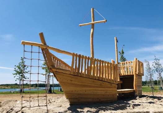 Spielschiff Robinie