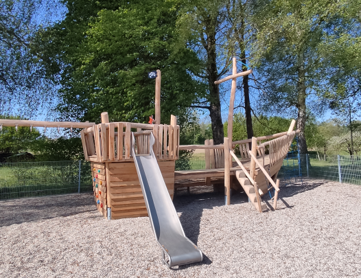 Spielschiff Robinie