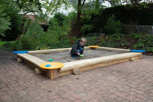 Halbstamm-Sandkasten Rechteck, mit PE-Eckverbindungen 90�