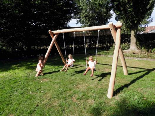 Kleine Schaukel aus Robinie mit 2 Gummisitzen