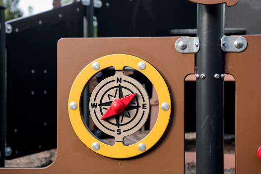 Groes Piratenschiff mit Treppe und Rhrenrutsche