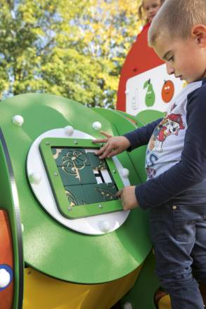 Die Raupe (kurze Version mit Apfel)