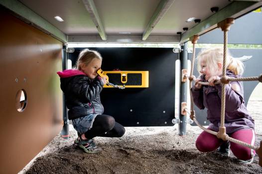 Groes Piratenschiff mit Treppe und Rhrenrutsche