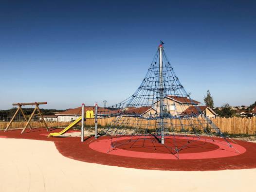 Seilnetzturm 1, Kletterpyramide