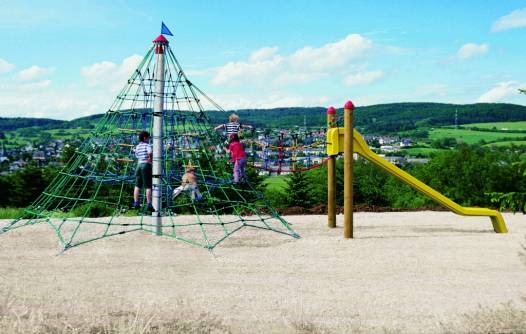 Seilnetzturm 2 Kletterpyramide