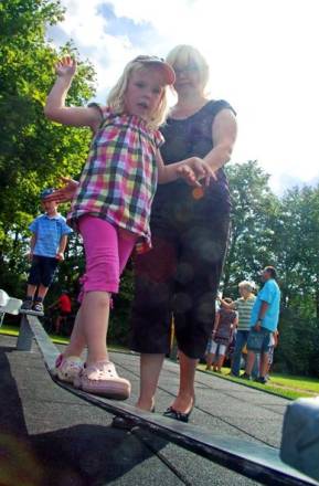 Slackline 4m lang mit Gurtband, inkl. Fertigfundament