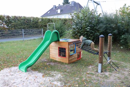 Spielwrfel mit Netzen und Rutschbahn