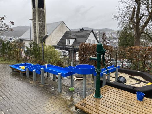 Neptun, Pumpenpodest