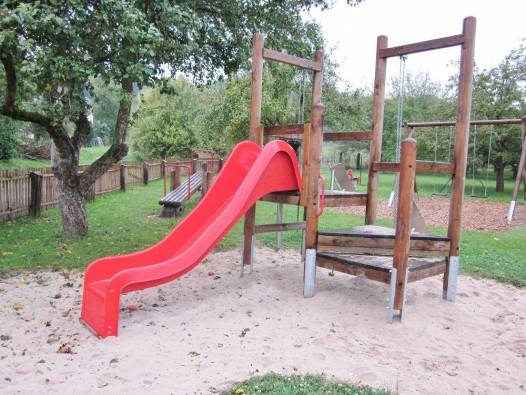 Sandbaustelle mit Rutsche