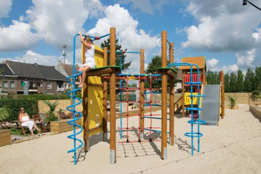 Adlernest mit Rohrtreppe