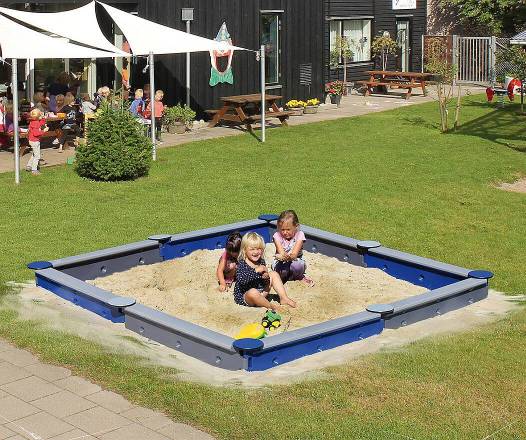 Sandkasten mit 8 Seiten