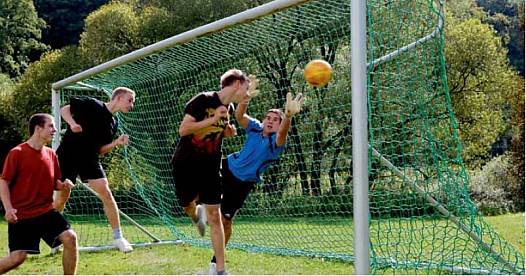 Mahulan Steel-Bolzplatztornetz (mit Edelstahl-Drahtlitzeneinlage), 5,15 x 2,05 m, oben 0,8, unten 1,50 m tief