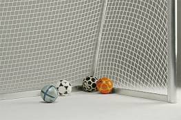 Engmaschiges Tornetz aus Polypropylen hochfest, ca. 4 mm stark, Maschenweite ca. 60 mm.