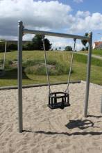 Metallschaukelgestell mit Babyschaukel