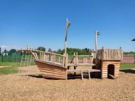 Spielschiff Robinie