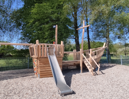 Spielschiff Robinie