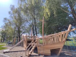 Spielschiff Robinie