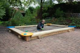 Halbstamm-Sandkasten Rechteck, mit PE-Eckverbindungen 90�