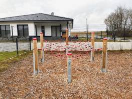 Spinnennetz „Steindorf“, Douglasiepfosten