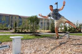 Slackline 4m lang mit Gurtband, inkl. Fertigfundament
